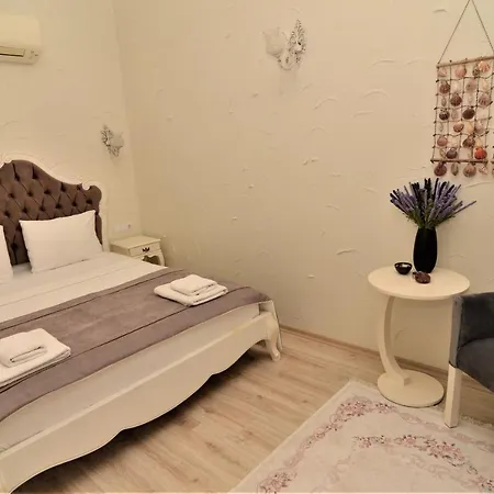 לינה וארוחת בוקר Eldoris Butik 2*